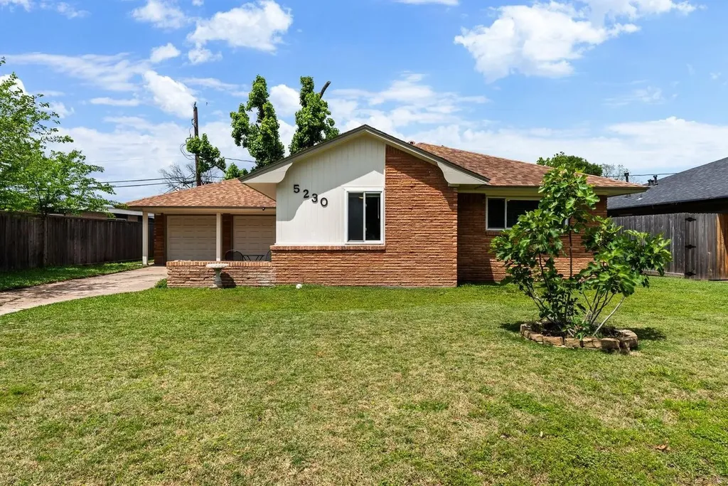 5230 Saxon Drive Houston TX 77092