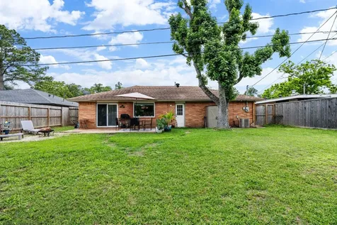 5230 Saxon Drive Houston TX 77092