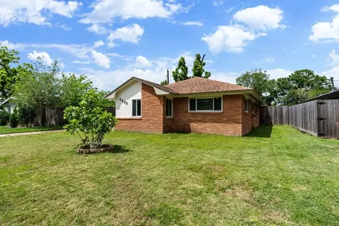 5230 Saxon Drive Houston TX 77092