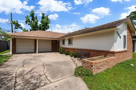 5230 Saxon Drive Houston TX 77092