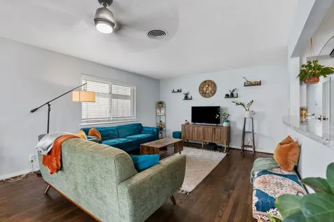 5230 Saxon Drive Houston TX 77092