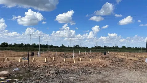 1510 Splashing Wave Iowa Colony TX 77583