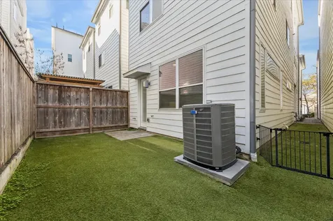 1213 Crockett Street Houston TX 77007