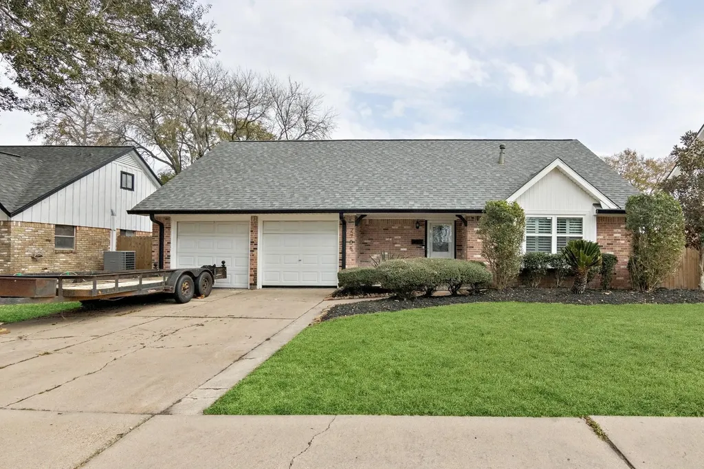 2705 Huckleberry Lane Pasadena TX 77502