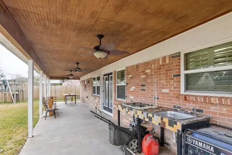 2705 Huckleberry Lane Pasadena TX 77502