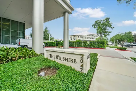 2047 Westcreek Lane 302 Houston TX 77027