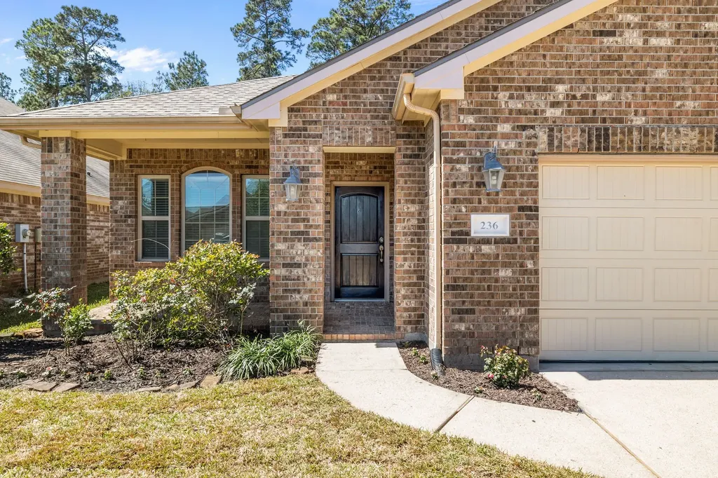 236 Country Crossing Circle Magnolia TX 77354