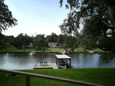 431 Private Road 652 Sargent TX 77414