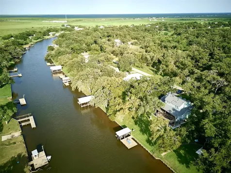 431 Private Road 652 Sargent TX 77414