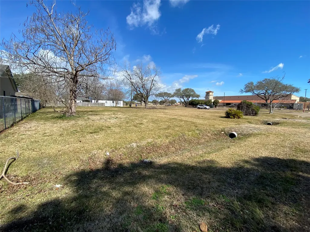 2102 6th Avenue N Texas City TX 77590