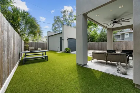 935 Gardenia Drive Houston TX 77018