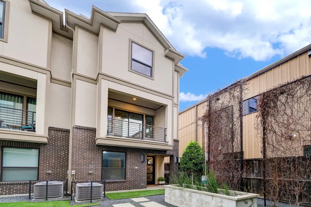 4203 Allen Street Houston TX 77007