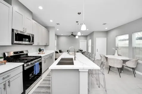 4013 Elmwood Street Houston TX 77051