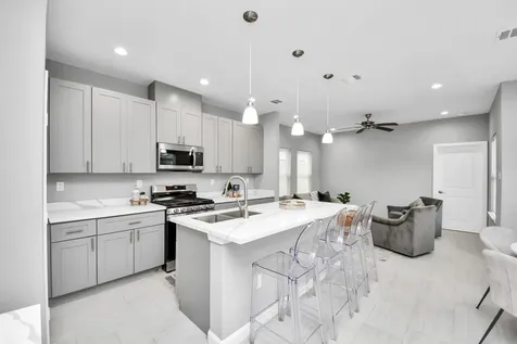 4013 Elmwood Street Houston TX 77051
