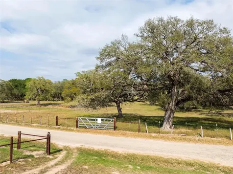 000 County Road 1h Hallettsville TX 77964