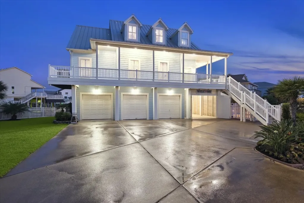 1335 Tiki Drive Tiki Island TX 77554