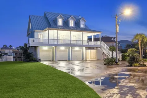1335 Tiki Drive Tiki Island TX 77554