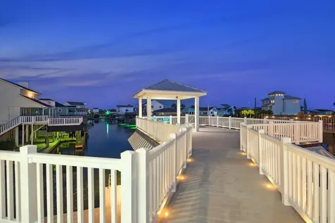 1335 Tiki Drive Tiki Island TX 77554