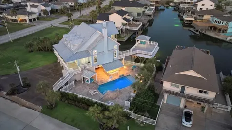 1335 Tiki Drive Tiki Island TX 77554