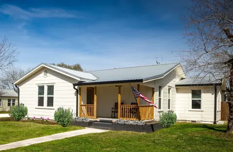 215 Paulus Street Schulenburg TX 78956