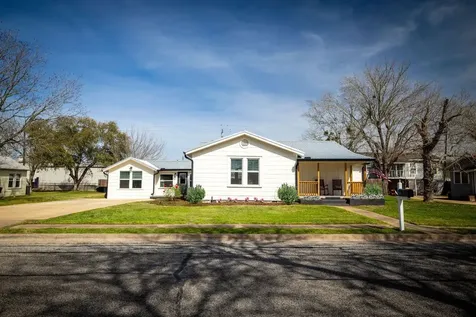 215 Paulus Street Schulenburg TX 78956