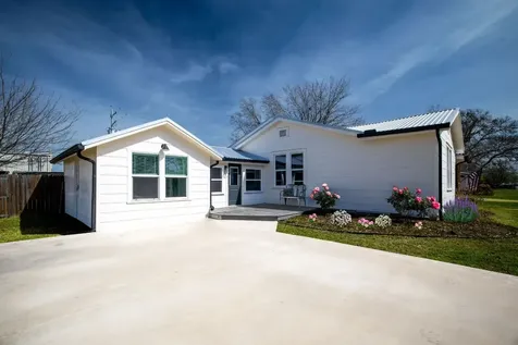 215 Paulus Street Schulenburg TX 78956