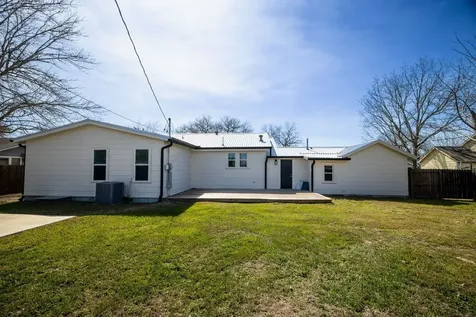 215 Paulus Street Schulenburg TX 78956