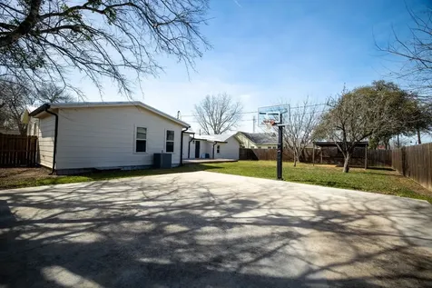 215 Paulus Street Schulenburg TX 78956