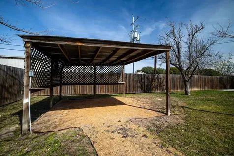 215 Paulus Street Schulenburg TX 78956
