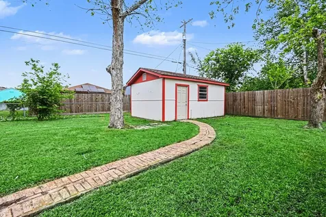4509 37th Street Dickinson TX 77539