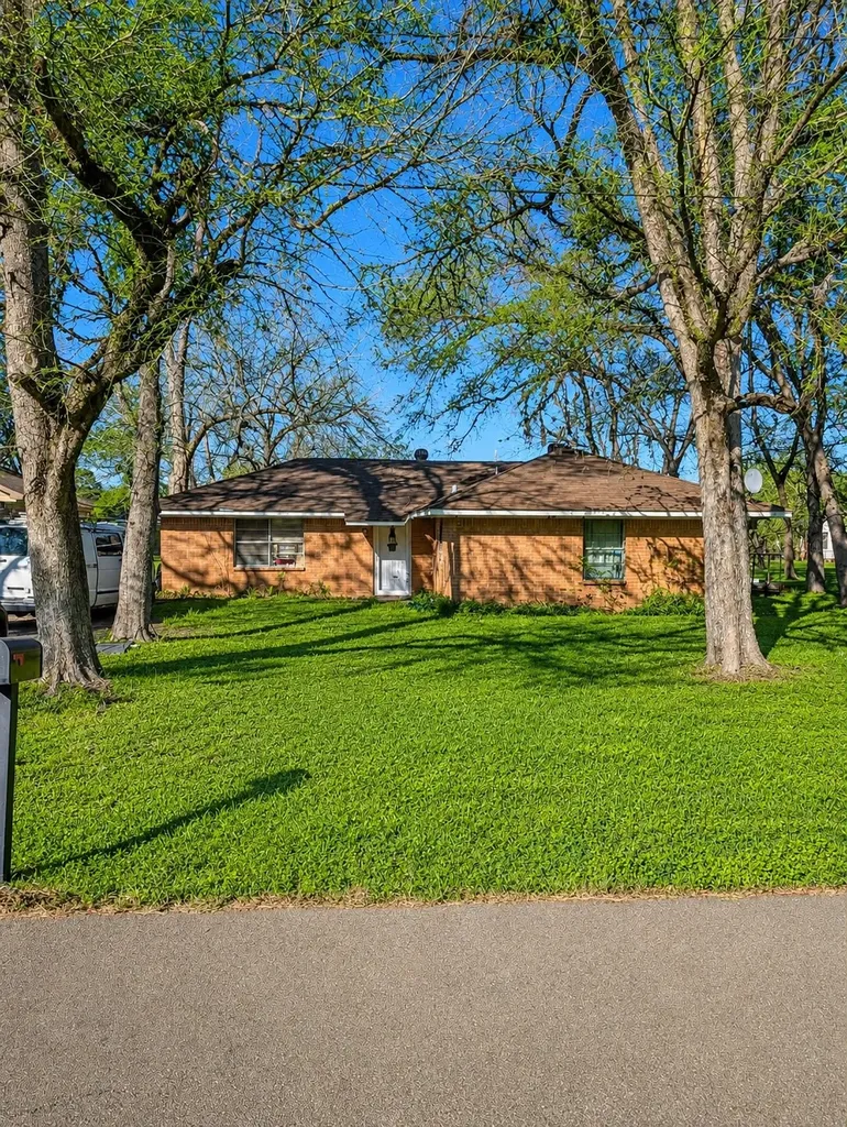 1700 W Republic Avenue Baytown TX 77520