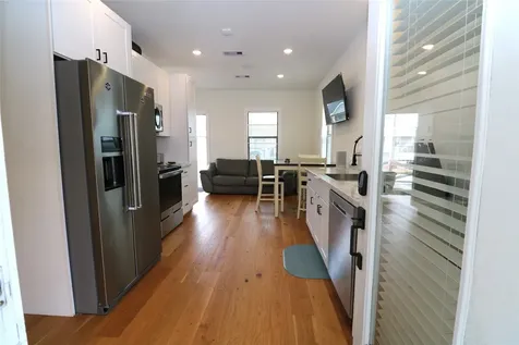 5506 Avenue Q 1/2 Galveston TX 77551