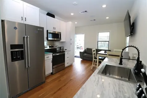 5506 Avenue Q 1/2 Galveston TX 77551