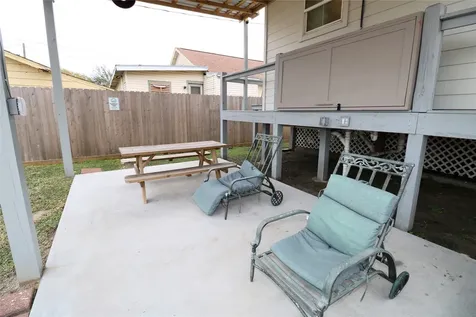 5506 Avenue Q 1/2 Galveston TX 77551