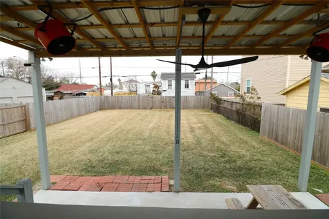 5506 Avenue Q 1/2 Galveston TX 77551