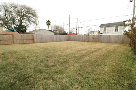 5506 Avenue Q 1/2 Galveston TX 77551