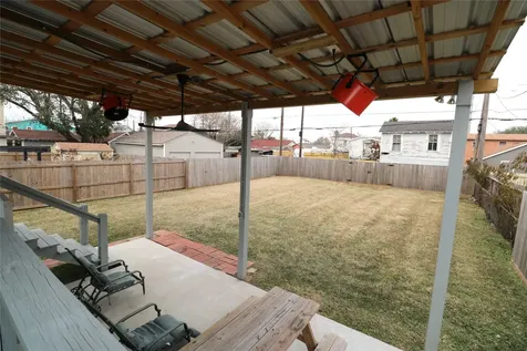 5506 Avenue Q 1/2 Galveston TX 77551