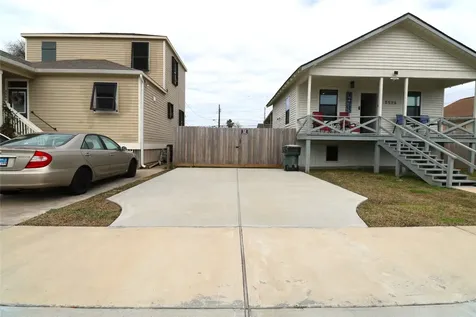 5506 Avenue Q 1/2 Galveston TX 77551