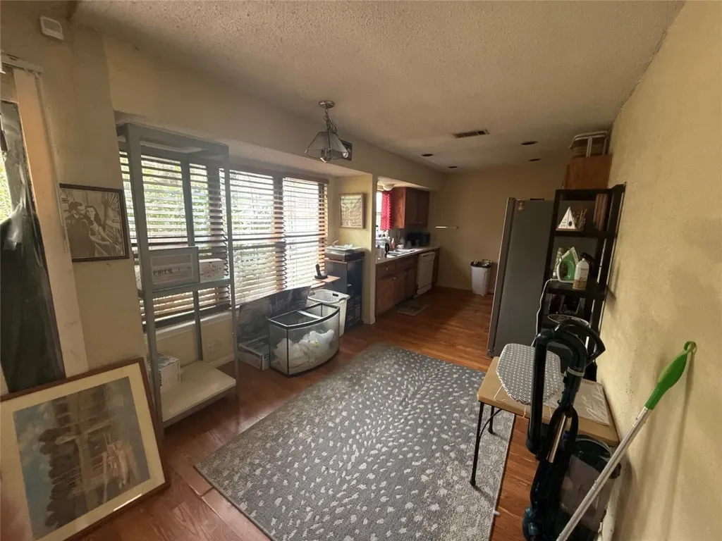4801 Scarsdale Drive Austin TX 78744