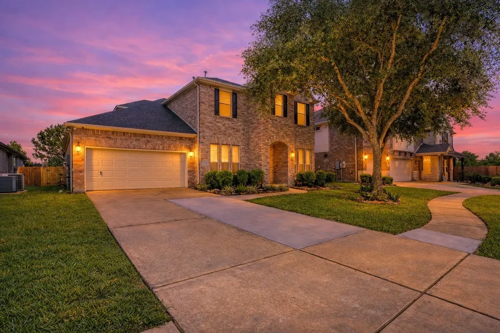 2425 Harbor Chase Drive Pearland TX 77584