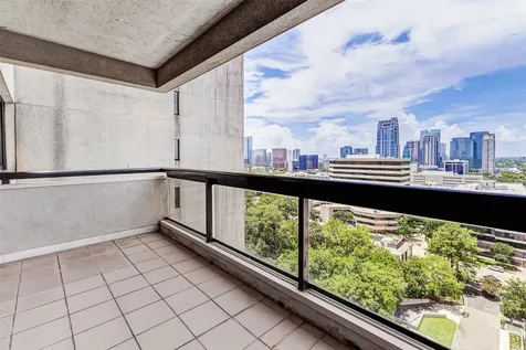 49 Briar Hollow Lane 1801 Houston TX 77027