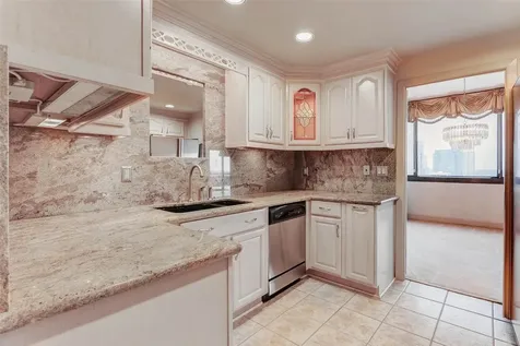 49 Briar Hollow Lane 1801 Houston TX 77027