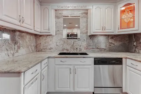 49 Briar Hollow Lane 1801 Houston TX 77027