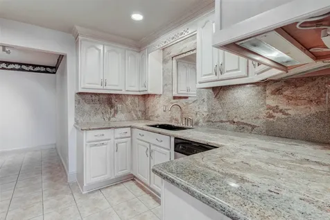 49 Briar Hollow Lane 1801 Houston TX 77027
