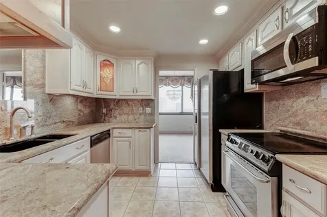 49 Briar Hollow Lane 1801 Houston TX 77027
