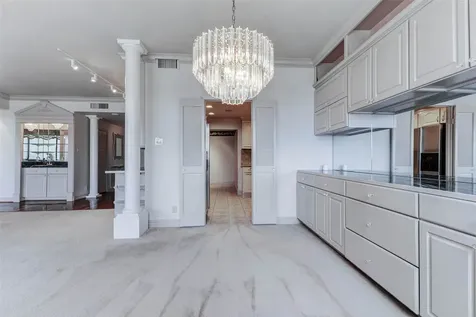 49 Briar Hollow Lane 1801 Houston TX 77027
