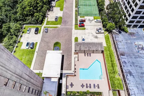 49 Briar Hollow Lane 1801 Houston TX 77027