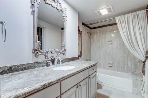 49 Briar Hollow Lane 1801 Houston TX 77027