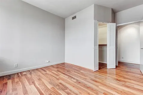 49 Briar Hollow Lane 1801 Houston TX 77027