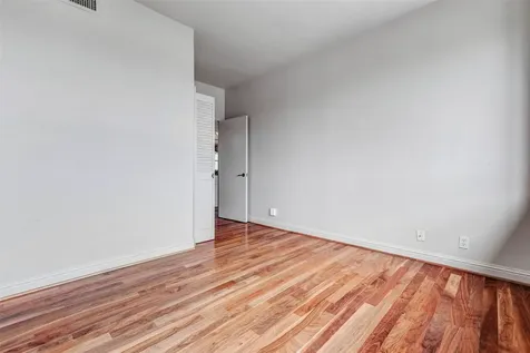 49 Briar Hollow Lane 1801 Houston TX 77027
